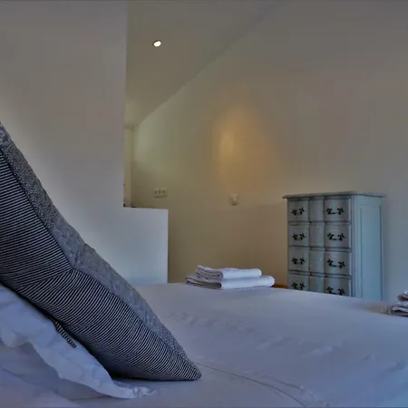 Bed and Breakfast Le Chat Sur Le Toit à Lourmarin Extérieur photo